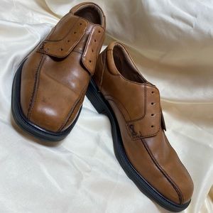Bostonian Square Toe Oxford Dress Shoe